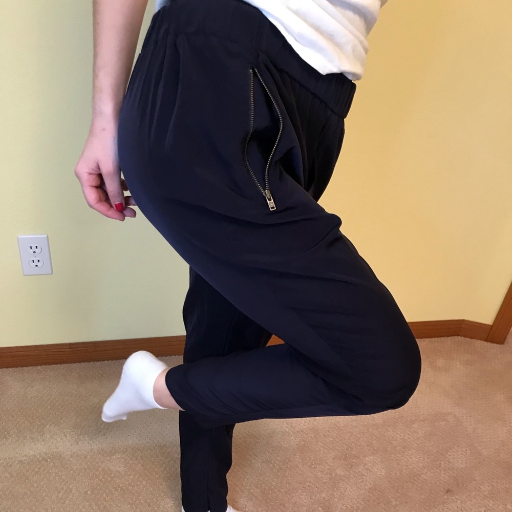 Dark blue Merona pants with gold zipper pockets